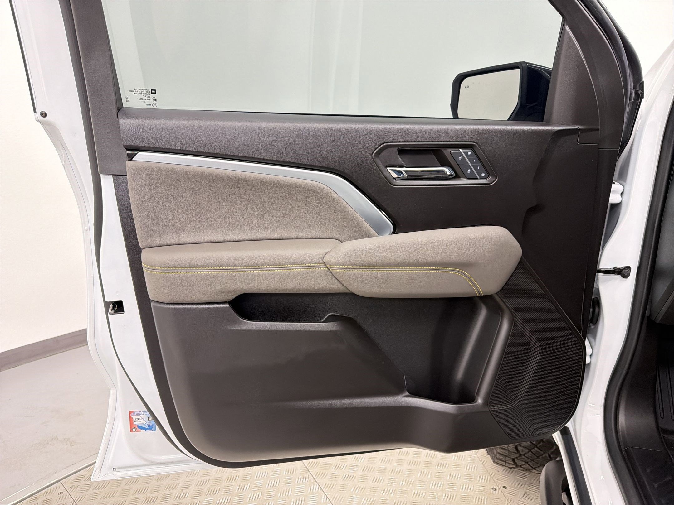 Used 2024 Chevrolet Colorado ZR2 w/ ZR2 Convenience Package III image 23