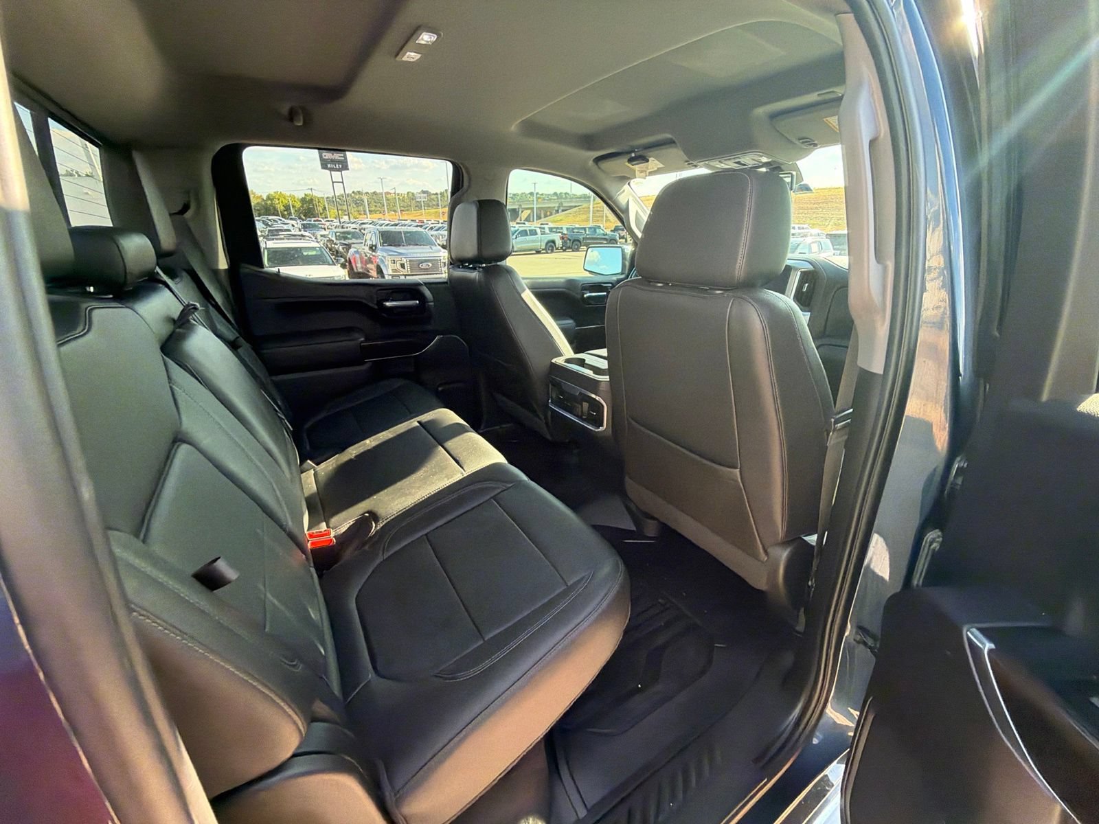 Used 2022 GMC Sierra 1500 SLT AWD/4WD image 17