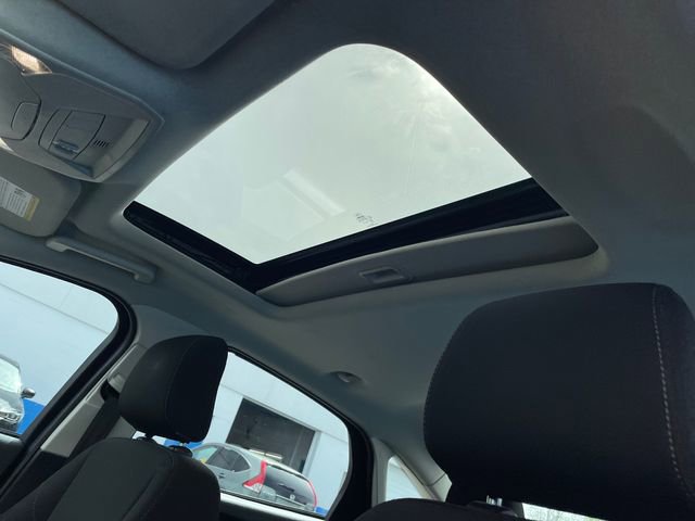 Used 2018 Ford Focus SEL w/ Cold Weather Package FWD image 16