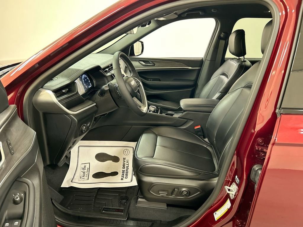 Certified 2025 Jeep Grand Cherokee Limited image 9