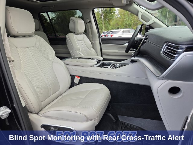 Used 2023 Jeep Wagoneer L Series II w/ Premium Group I AWD/4WD image 18