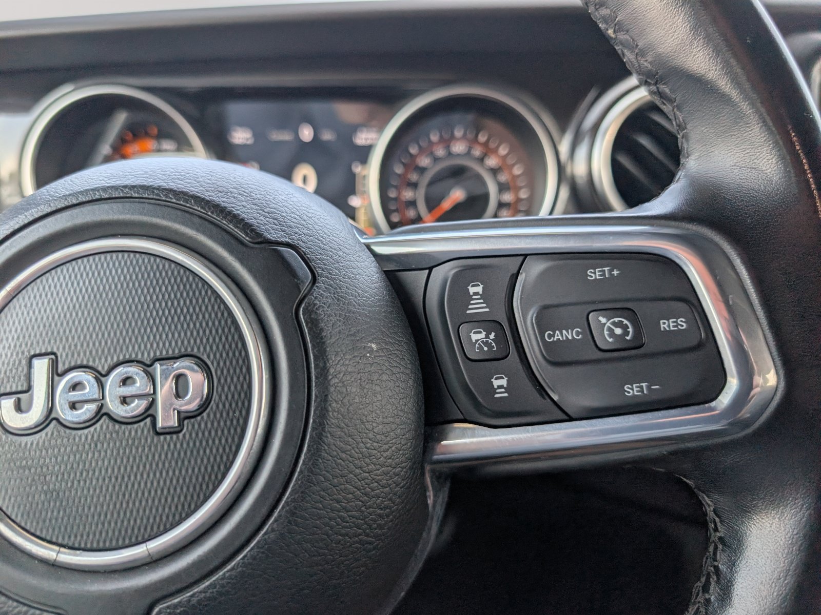 Used 2020 Jeep Wrangler Unlimited Sahara AWD/4WD image 23