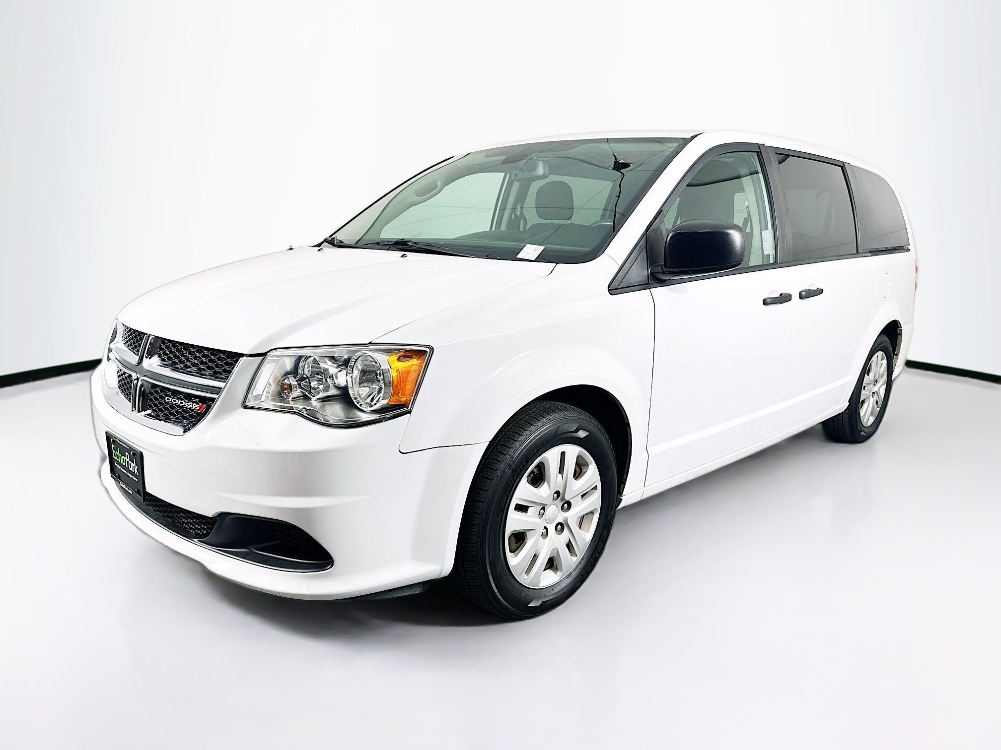 Used 2019 Dodge Grand Caravan SE w/ UConnect Hands-Free Group image 3