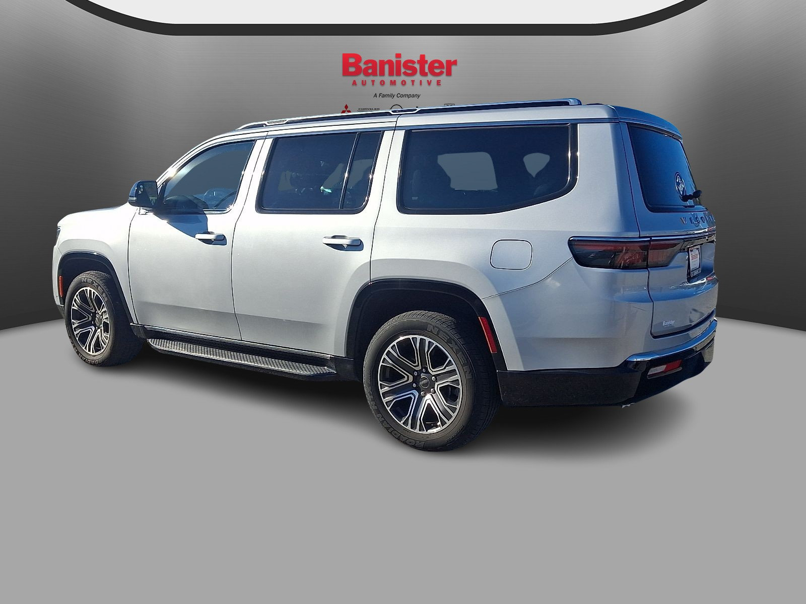 Used 2025 Jeep Wagoneer Series II w/ 8-Passenger Seating Package AWD/4WD image 6