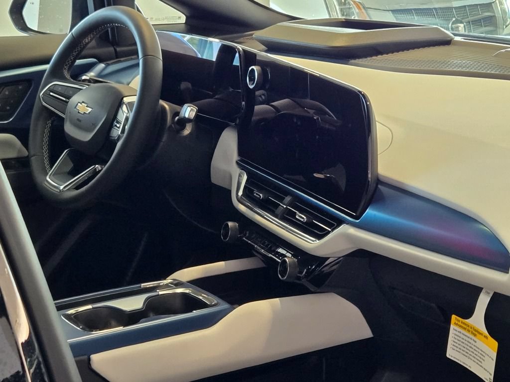 New 2026 Chevrolet Equinox EV LT w/ Convenience Package II FWD image 7