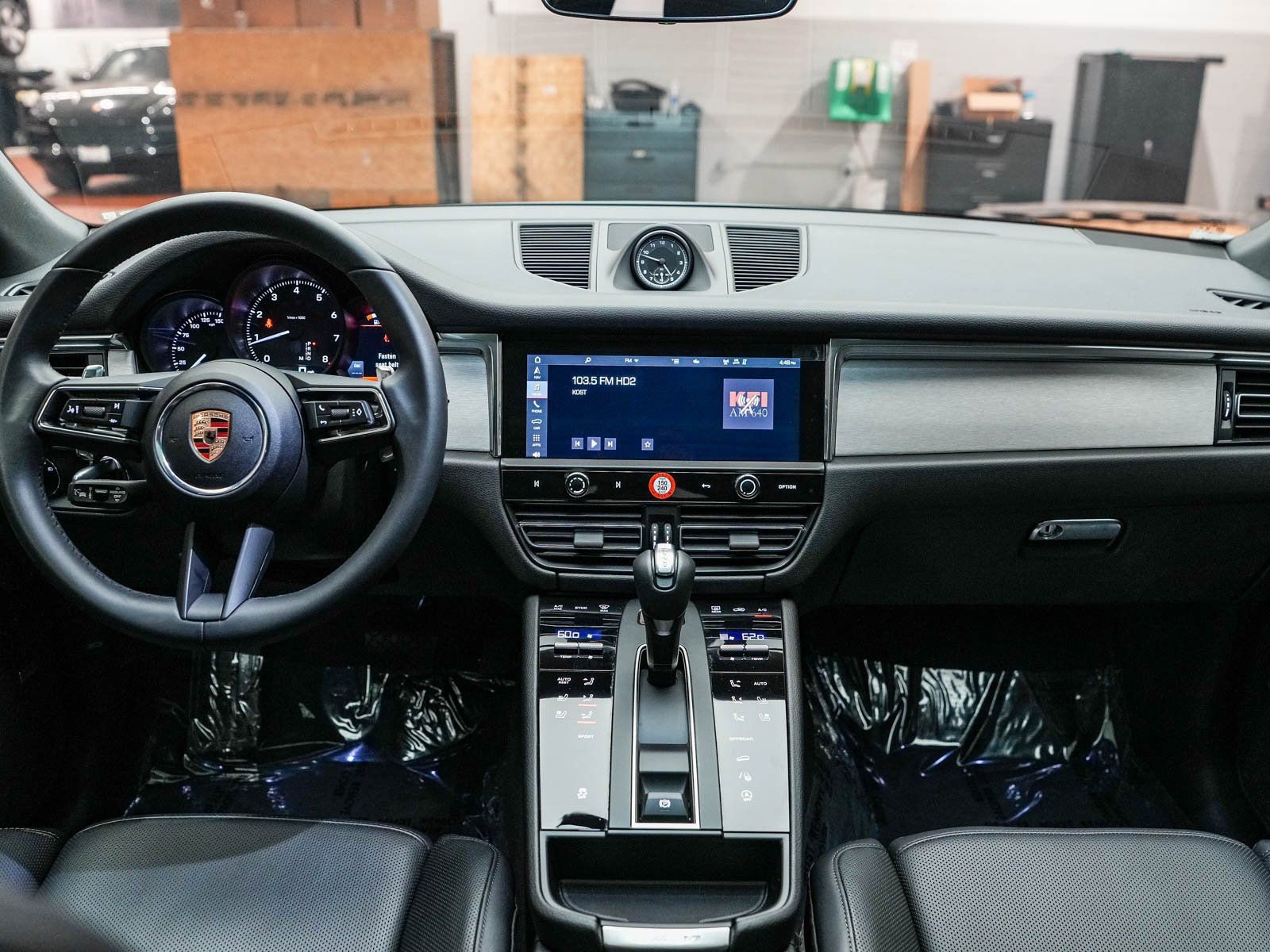 Certified 2025 Porsche Macan image 15