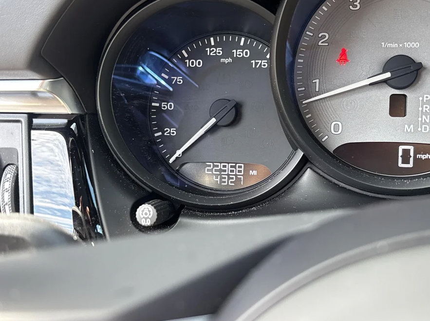 Certified 2023 Porsche Macan S AWD/4WD image 17