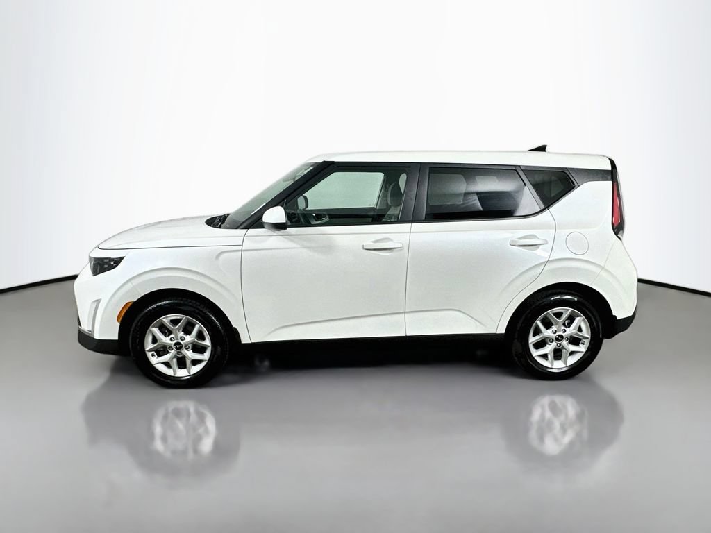Used 2025 Kia Soul LX w/ LX Technology Package FWD image 5