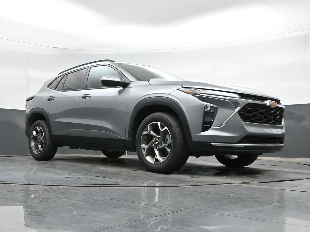 Used 2025 Chevrolet Trax LT w/ LT Convenience Package FWD image 41