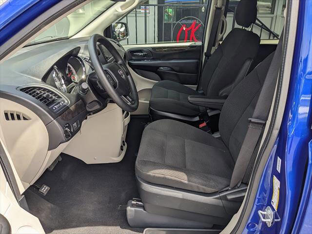 Used 2020 Dodge Grand Caravan SE w/ UConnect Hands-Free Group FWD image 8