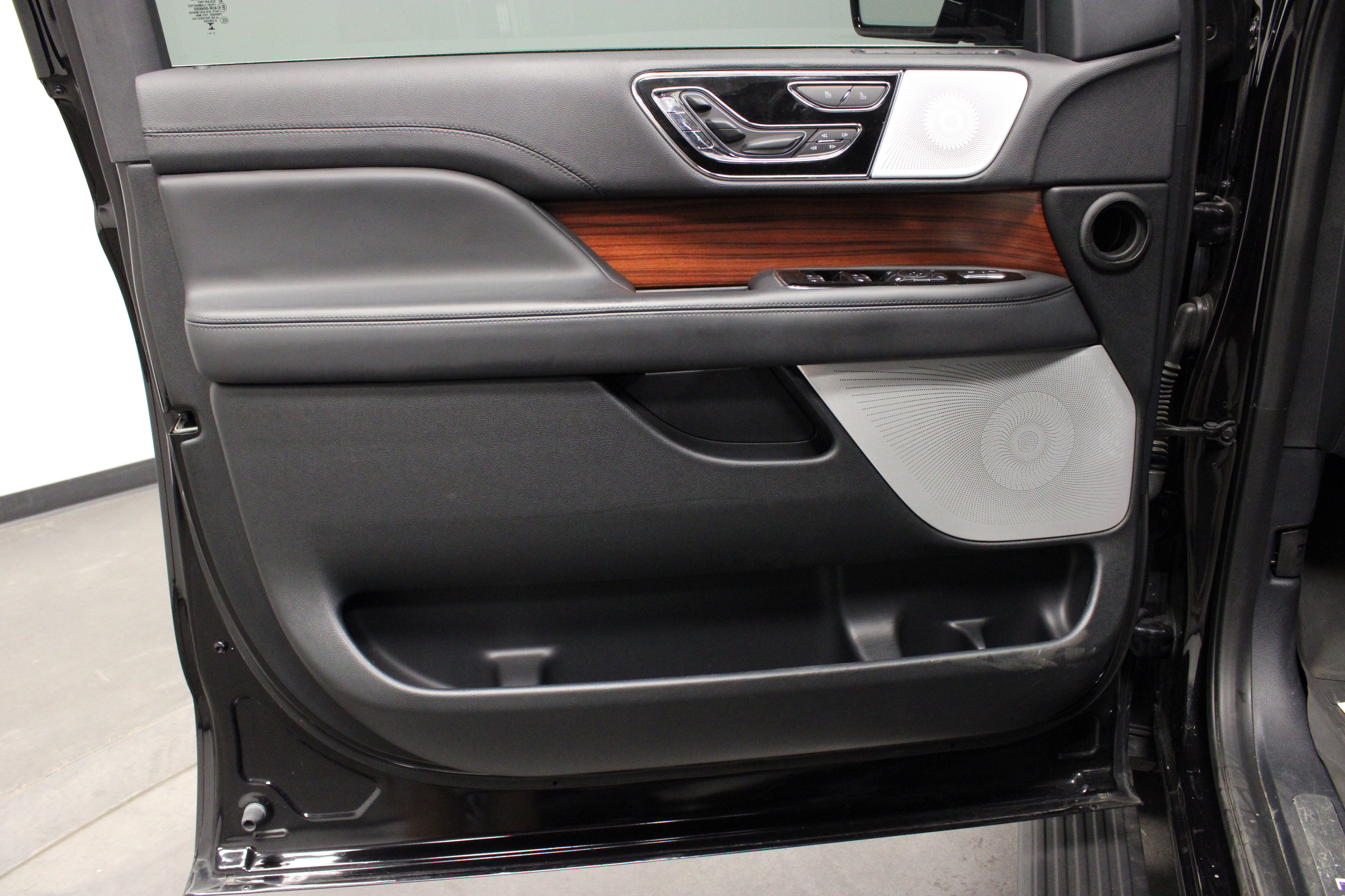 Used 2024 Lincoln Navigator L Reserve AWD/4WD image 21