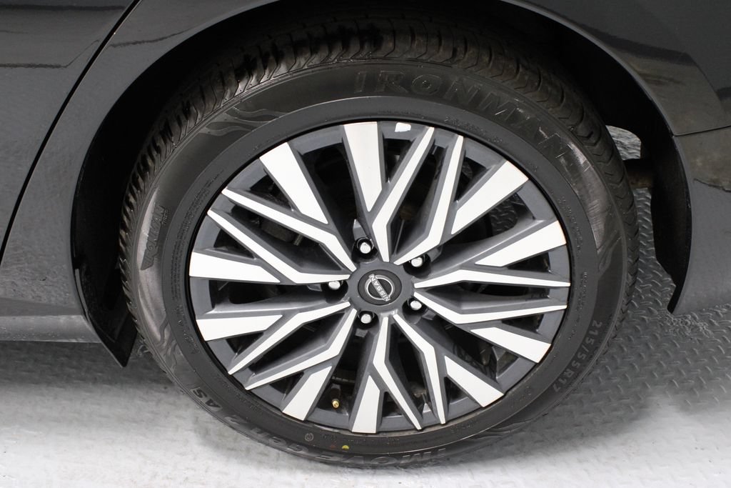 Certified 2024 Nissan Altima 2.5 SV FWD image 18
