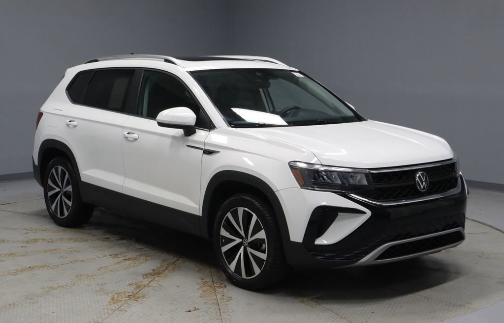 Used 2023 Volkswagen Taos SE w/ Panoramic Sunroof Package AWD/4WD image 1