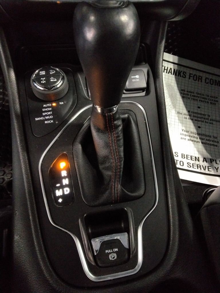 Used 2021 Jeep Cherokee Trailhawk image 20