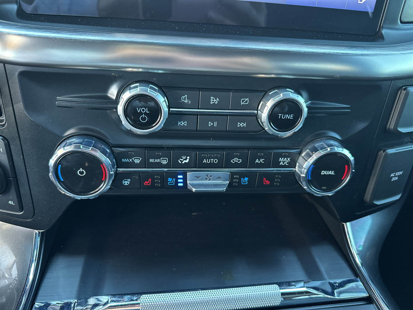 Used 2023 Ford F150 Lariat w/ Equipment Group 502A High AWD/4WD image 27