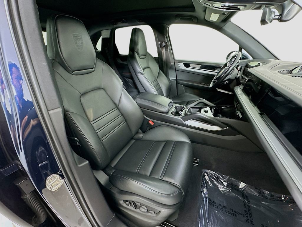 Certified 2024 Porsche Cayenne AWD/4WD image 30
