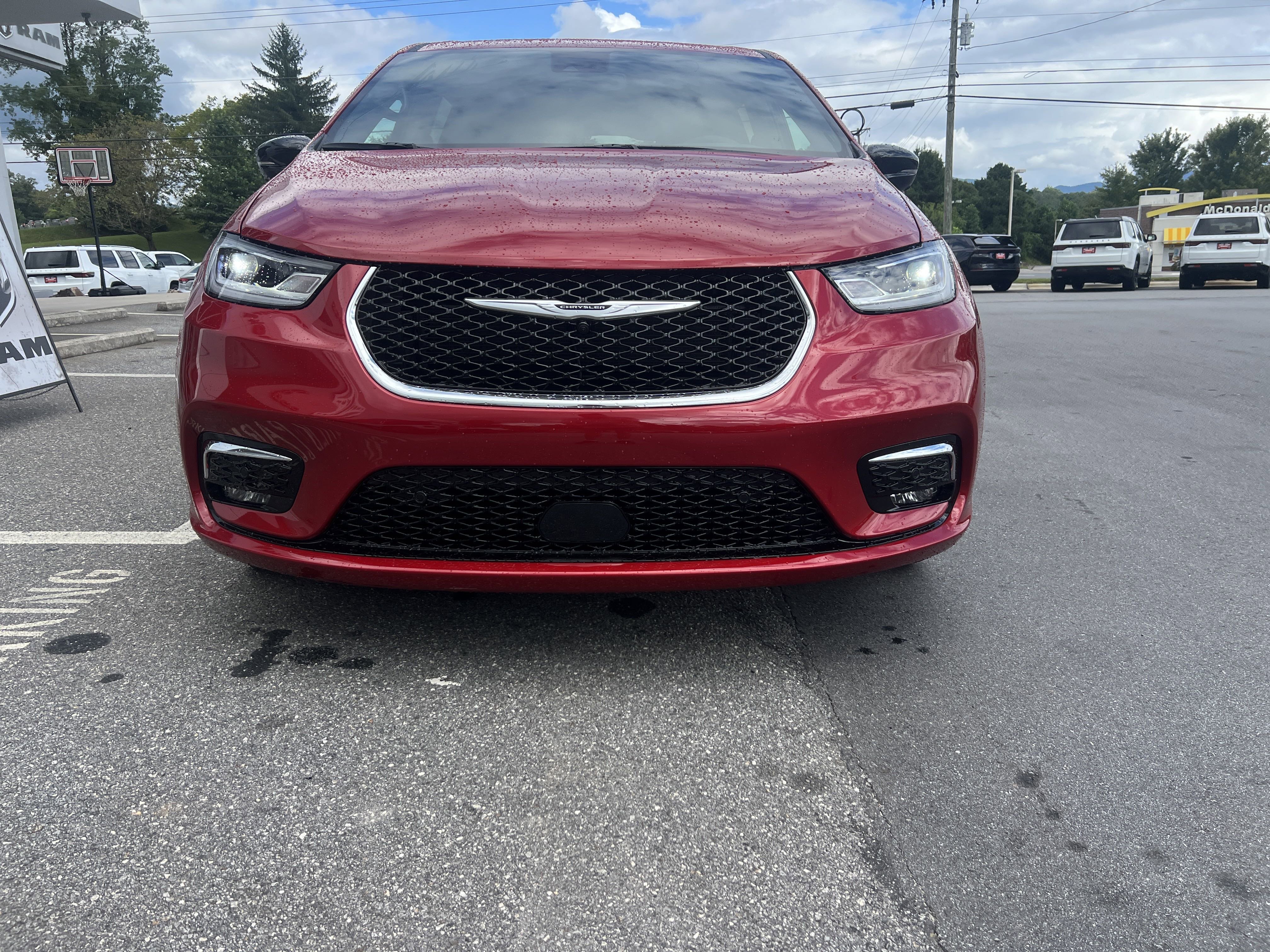 New 2026 Chrysler Pacifica Select image 5