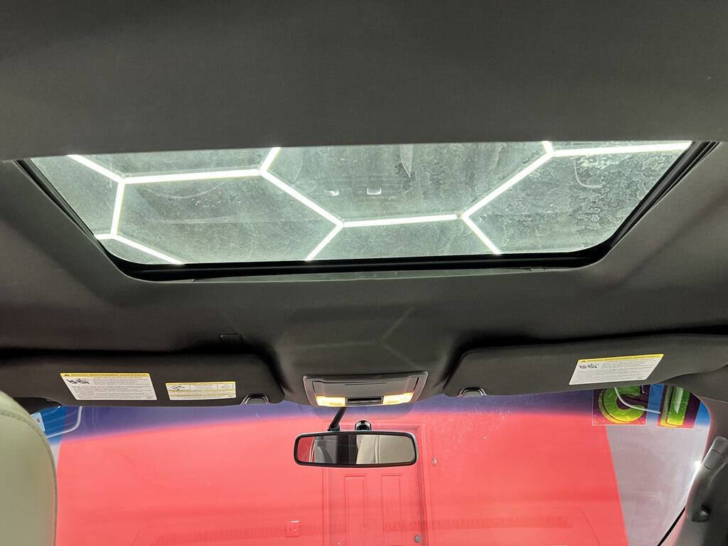 Used 2015 Ford Explorer XLT w/ Equipment Group 202A image 16