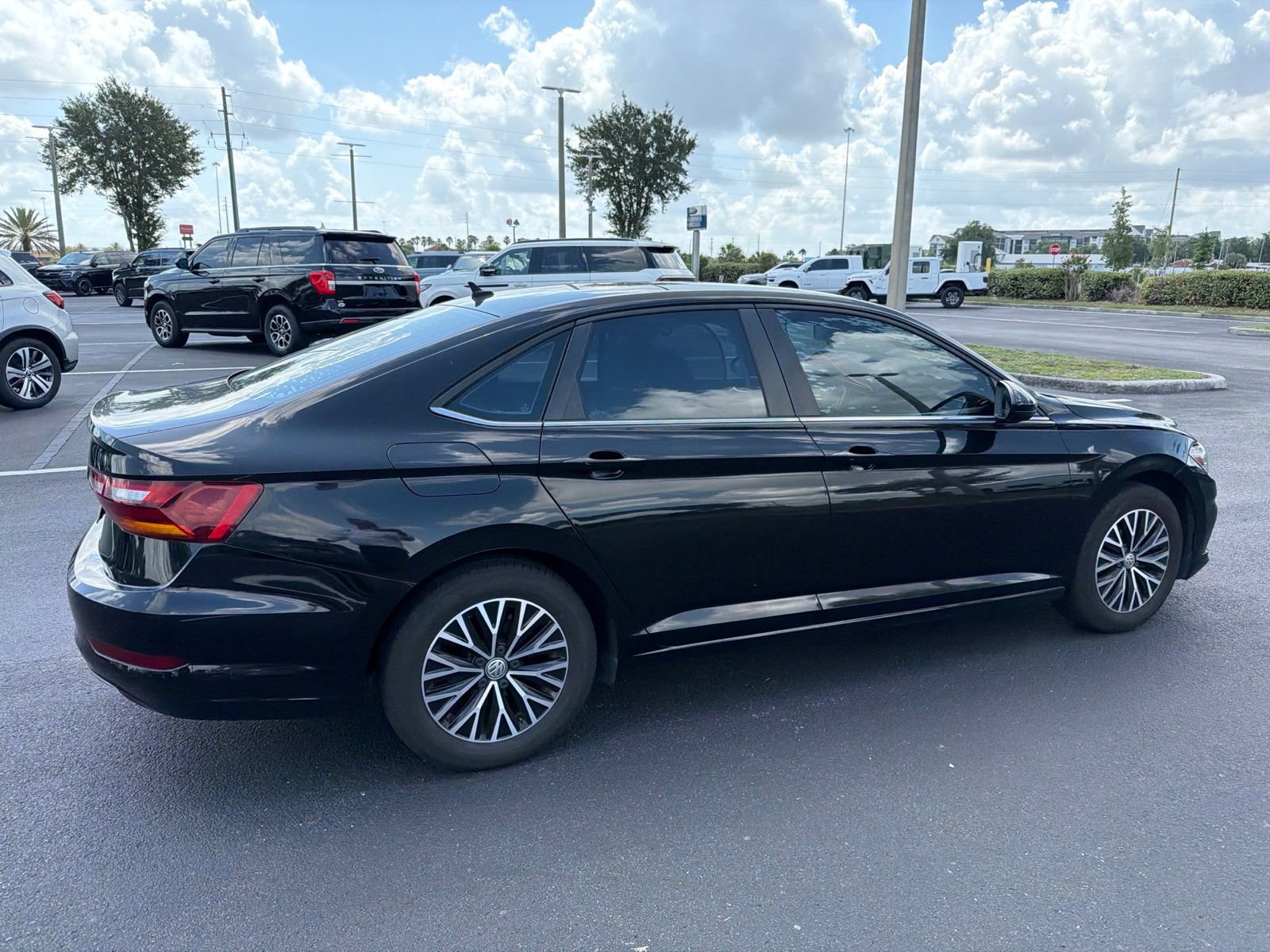 Used 2019 Volkswagen Jetta SE FWD image 3