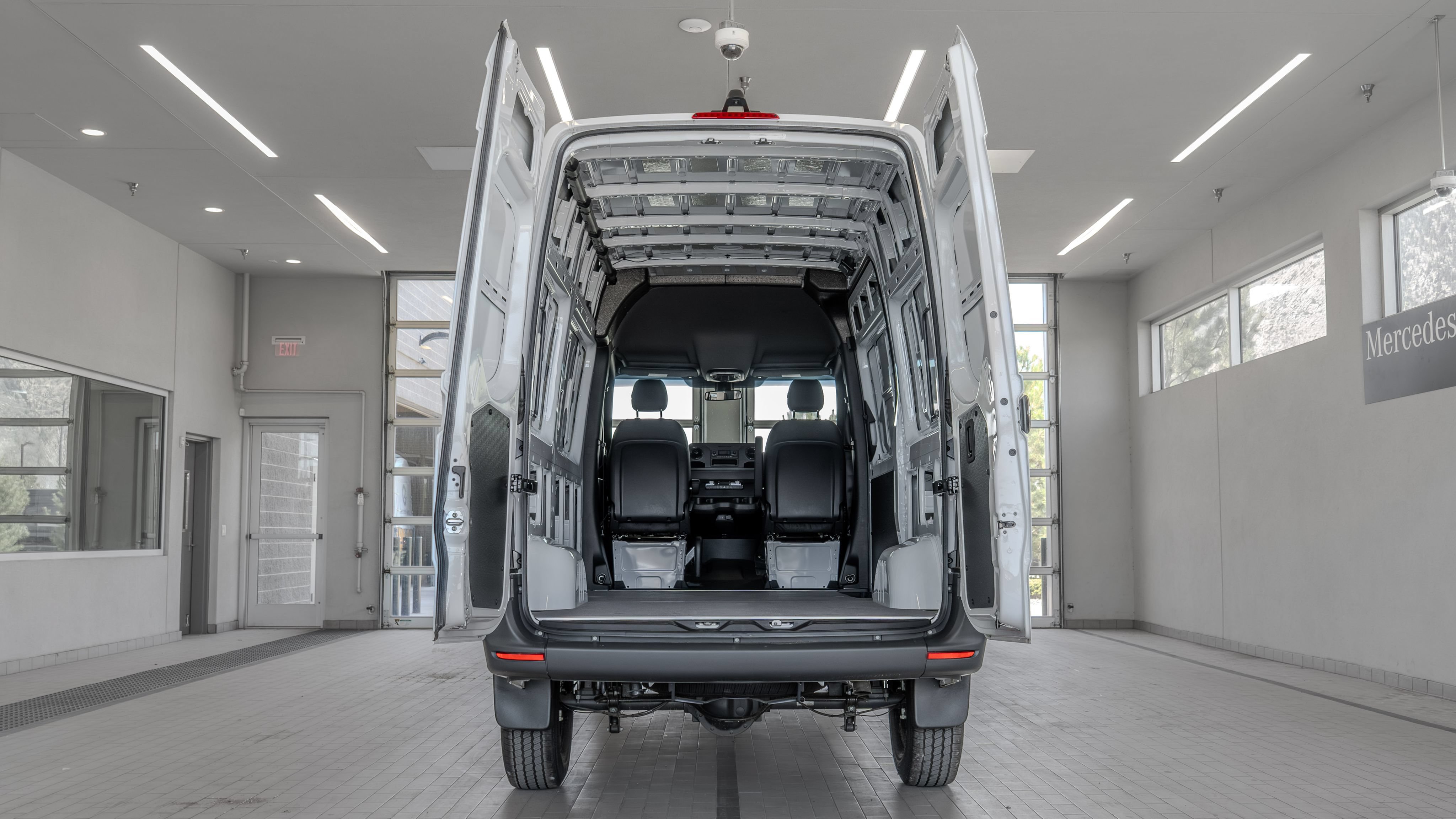 Used 2025 Mercedes-Benz Sprinter 2500 image 16