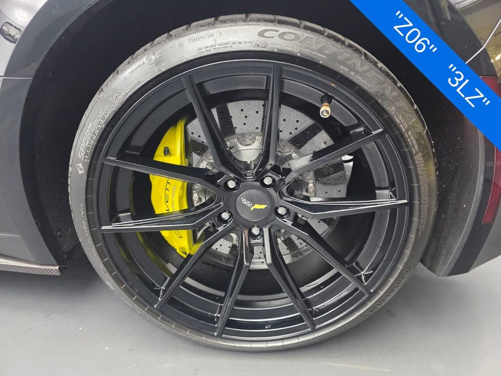Used 2015 Chevrolet Corvette Z06 w/ 3LZ Preferred Equipment Group RWD image 15