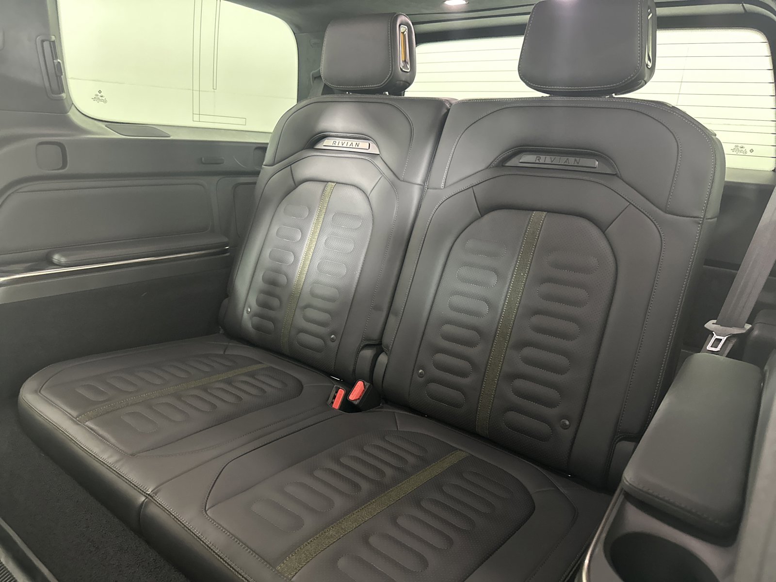 Used 2022 Rivian R1S Launch Edition image 35