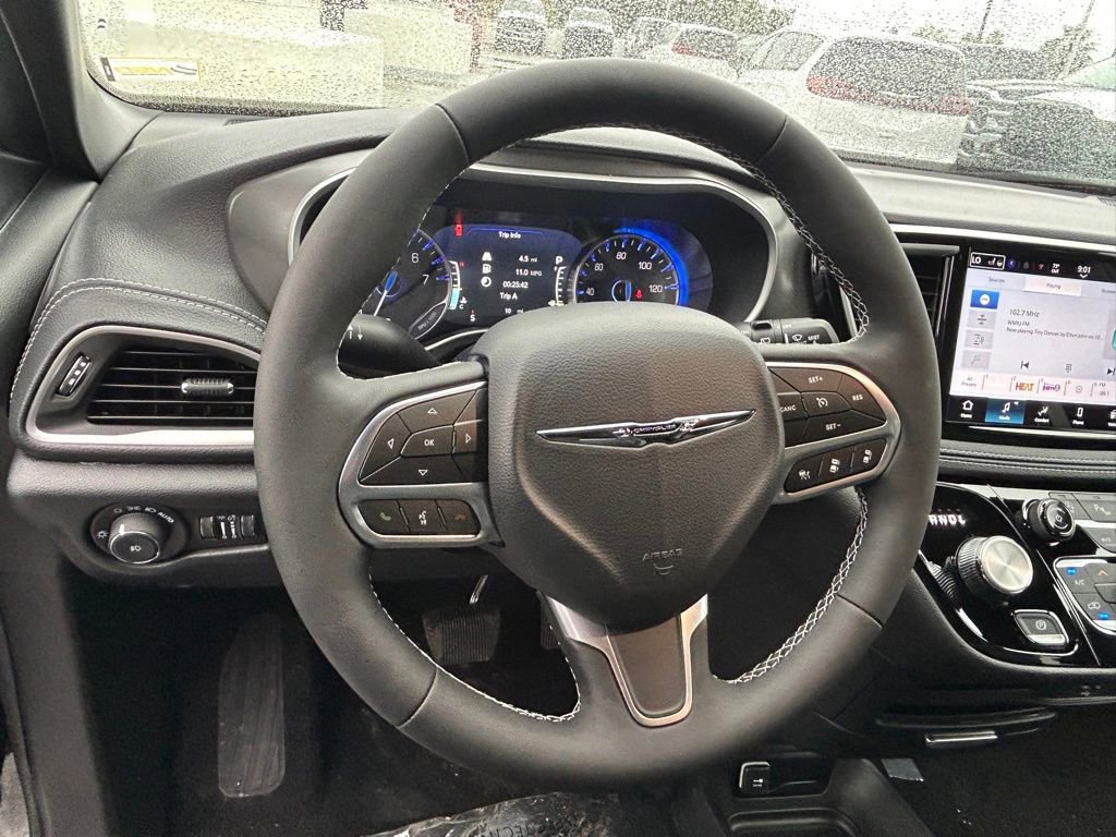 New 2026 Chrysler Pacifica Select image 39