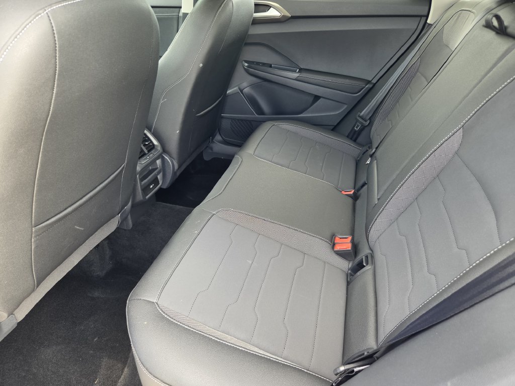 Certified 2025 Volkswagen Taos SE AWD/4WD image 24