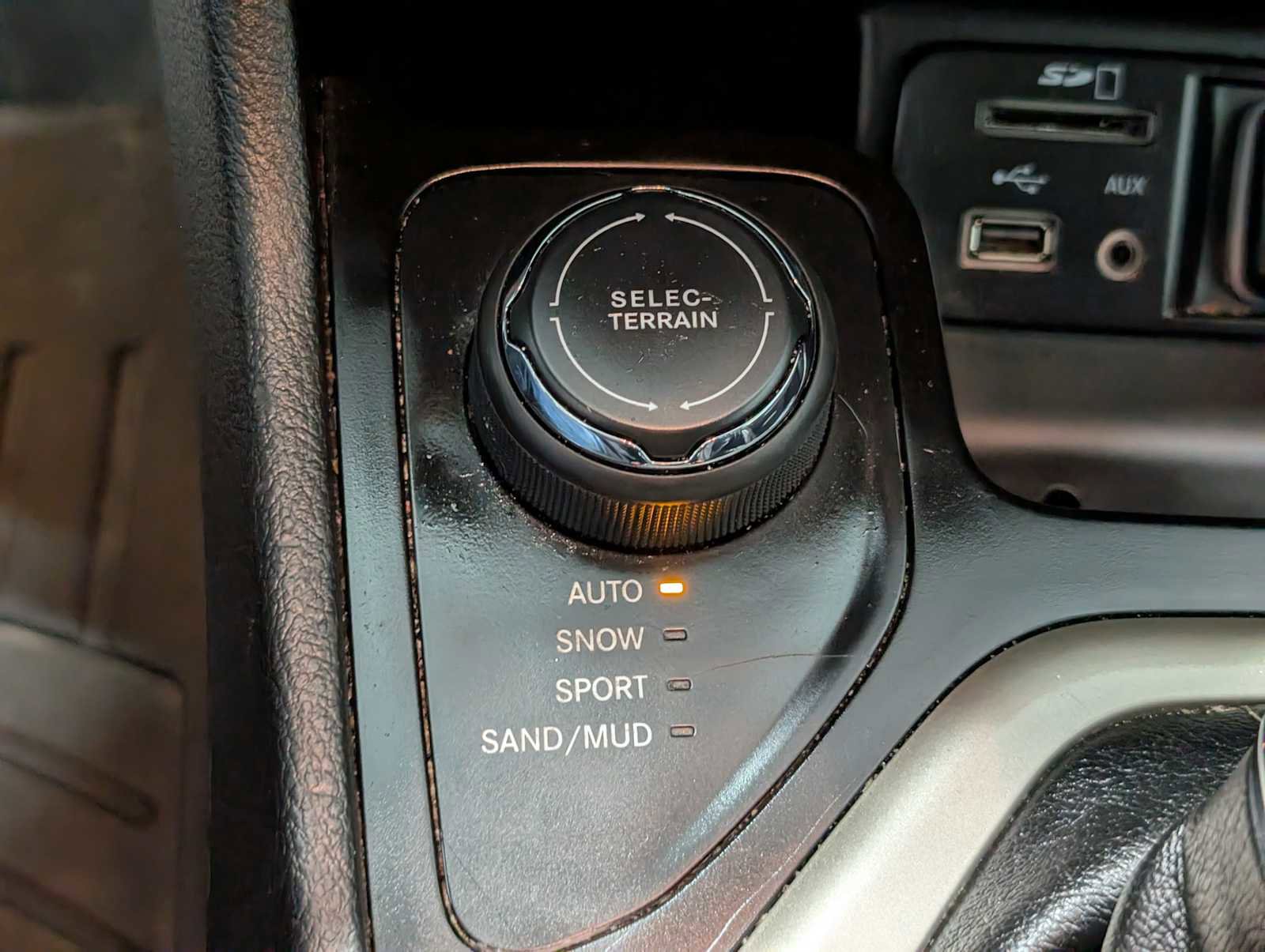 Used 2017 Jeep Cherokee Limited AWD/4WD image 30