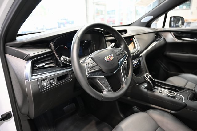 Used 2025 Cadillac XT5 Premium Luxury image 23
