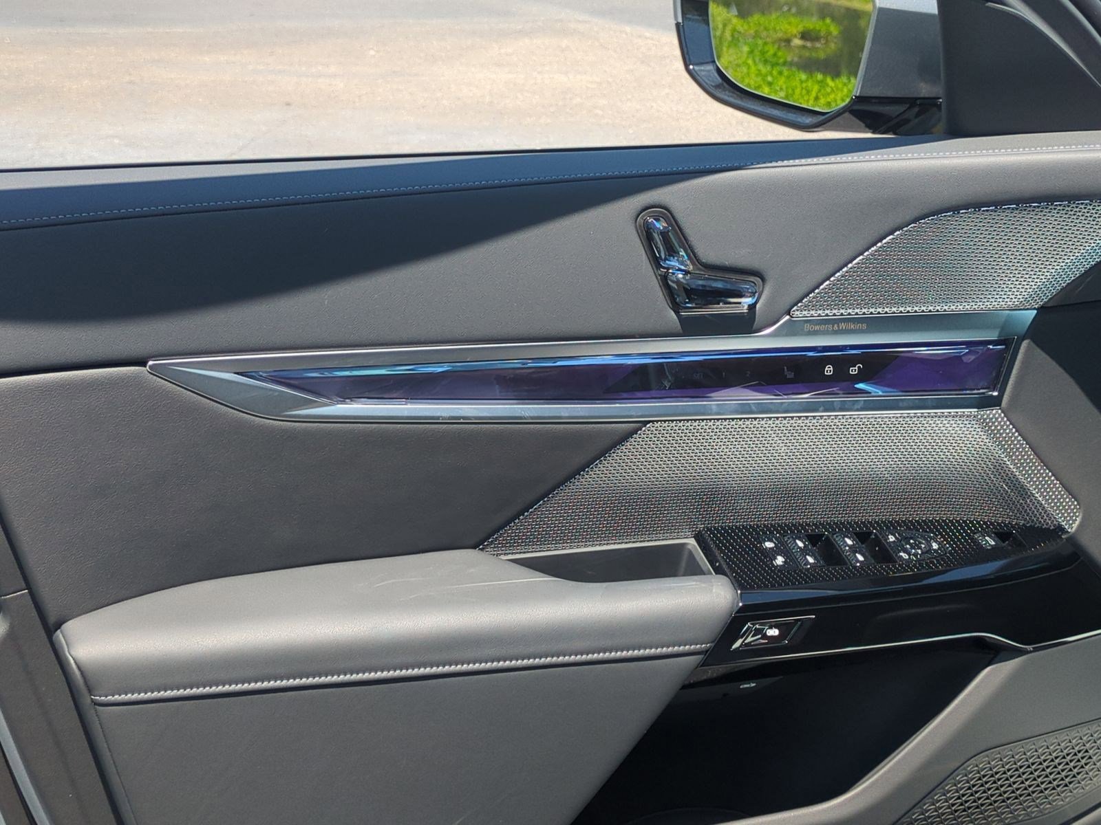 Certified 2025 BMW i7 xDrive60 w/ Executive Package image 13