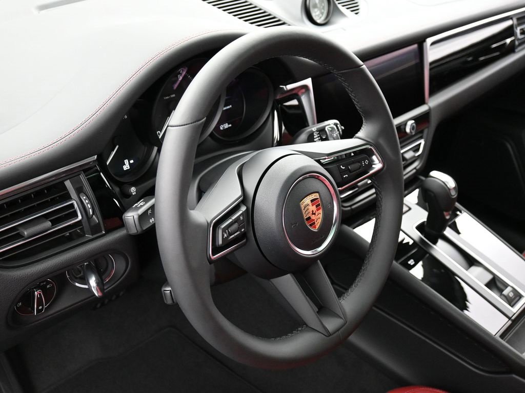 New 2026 Porsche Macan image 17