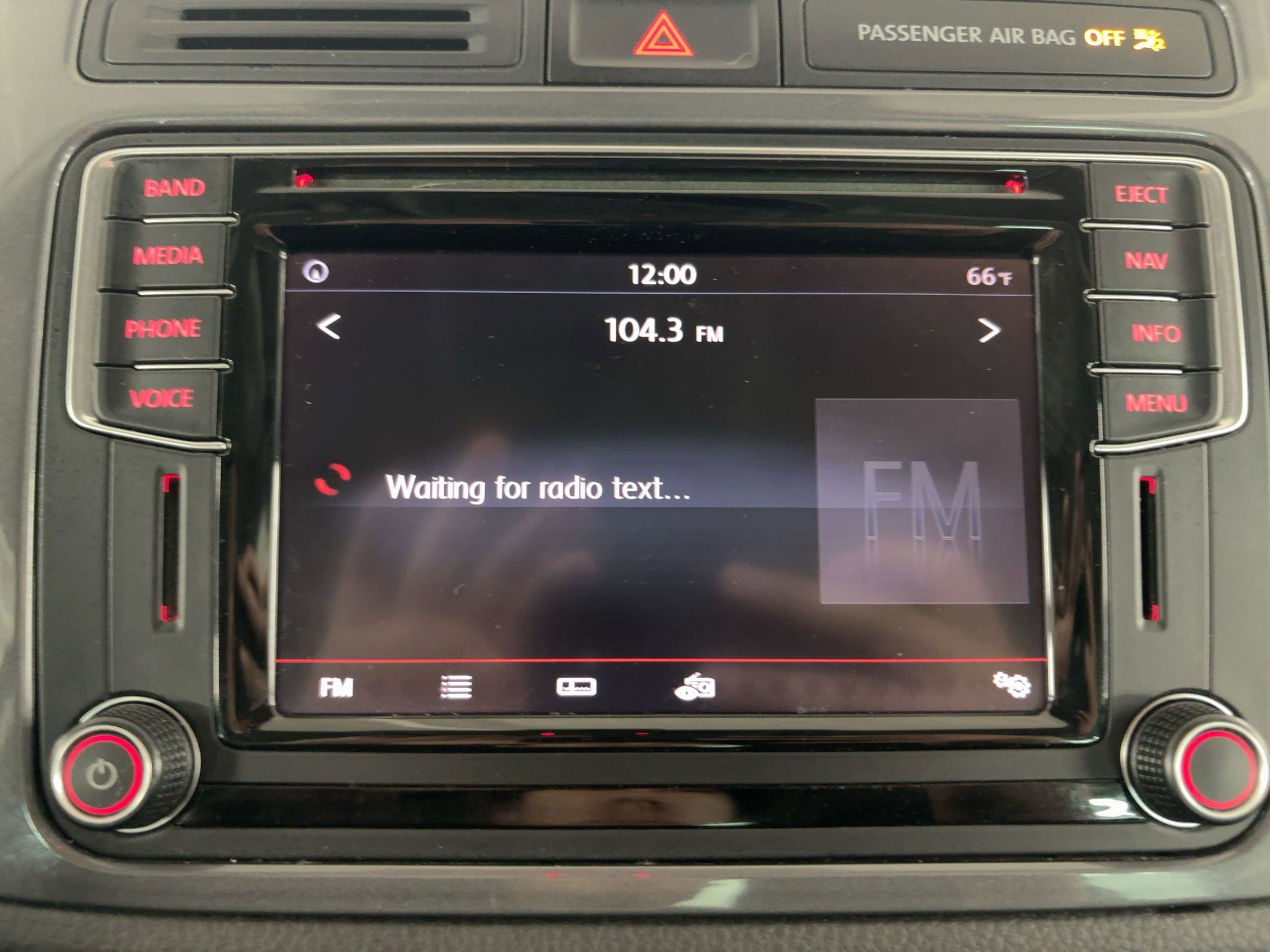 Used 2017 Volkswagen Tiguan SEL image 24