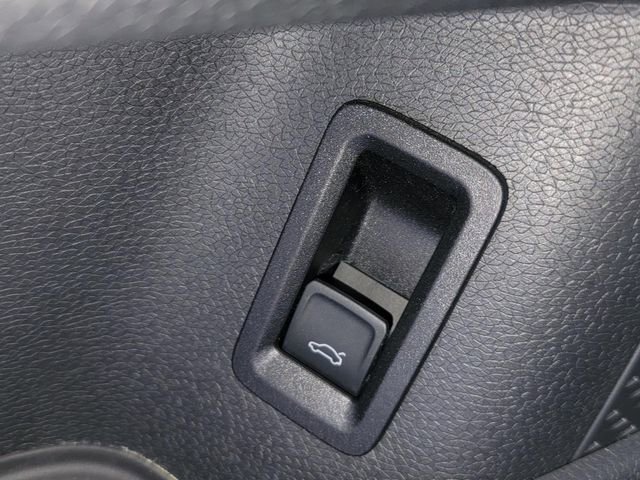 Used 2025 Volkswagen ID. Buzz Pro S RWD image 27