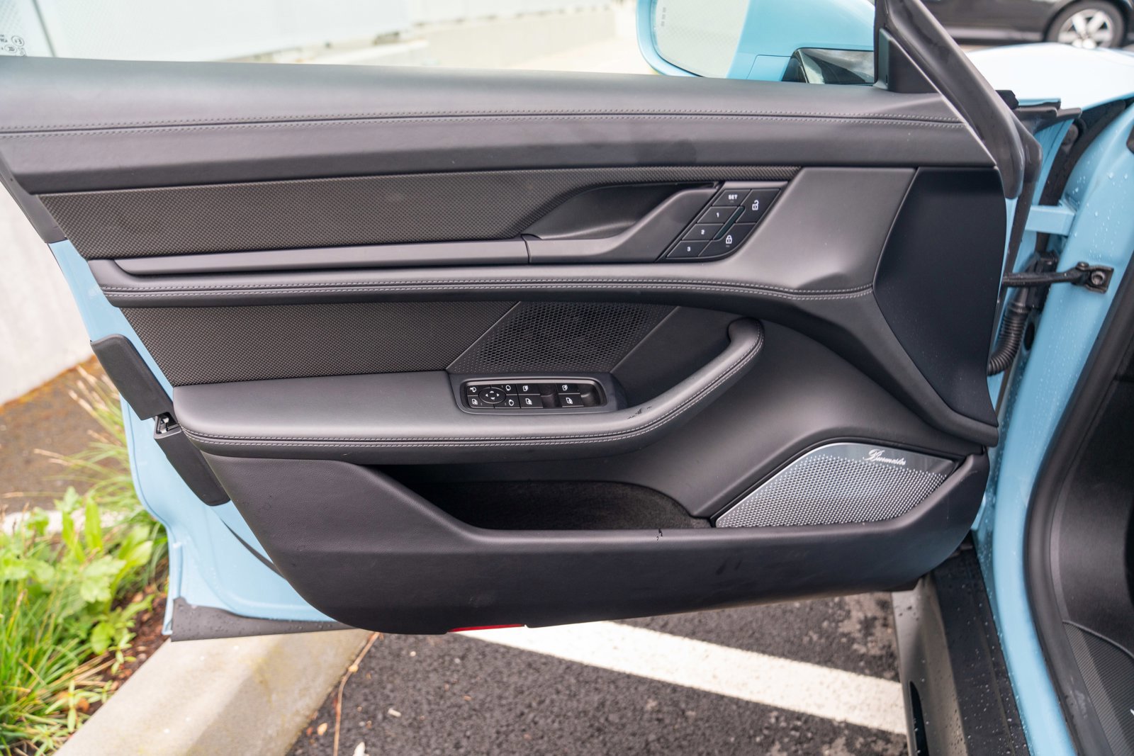 Certified 2025 Porsche Taycan Turbo image 10