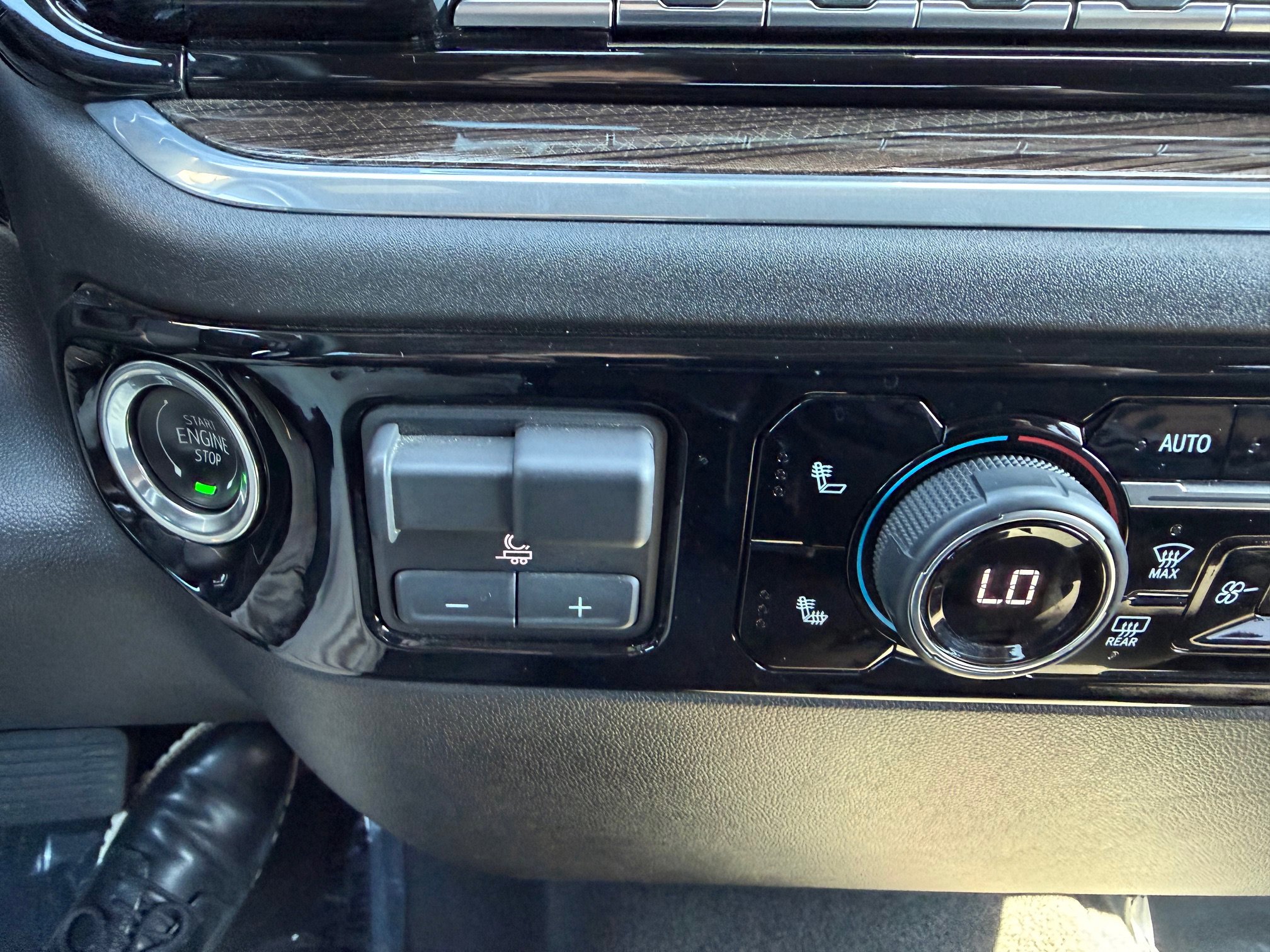 Used 2025 Chevrolet Silverado 2500 LT w/ Convenience Package image 38