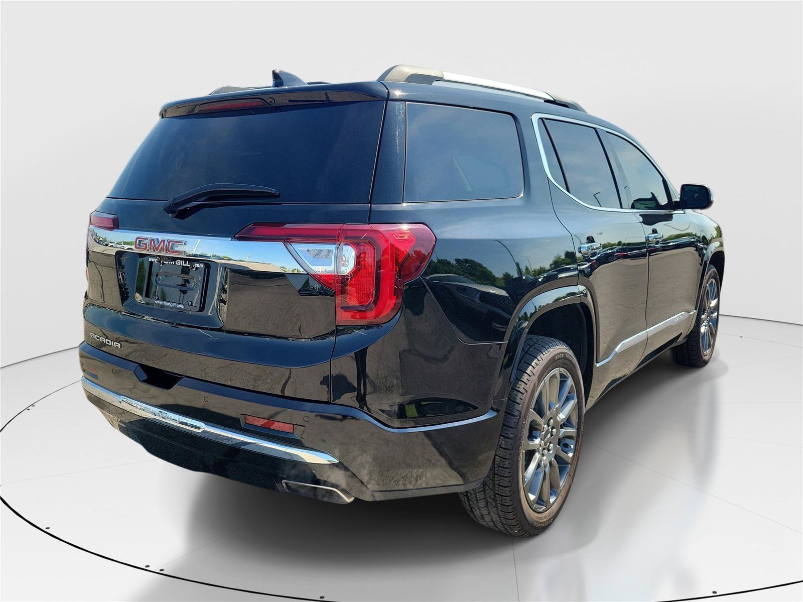 Used 2023 GMC Acadia Denali w/ Black Diamond Edition FWD image 4