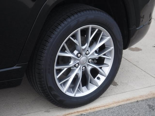 Certified 2025 Jeep Grand Cherokee Summit AWD/4WD image 5