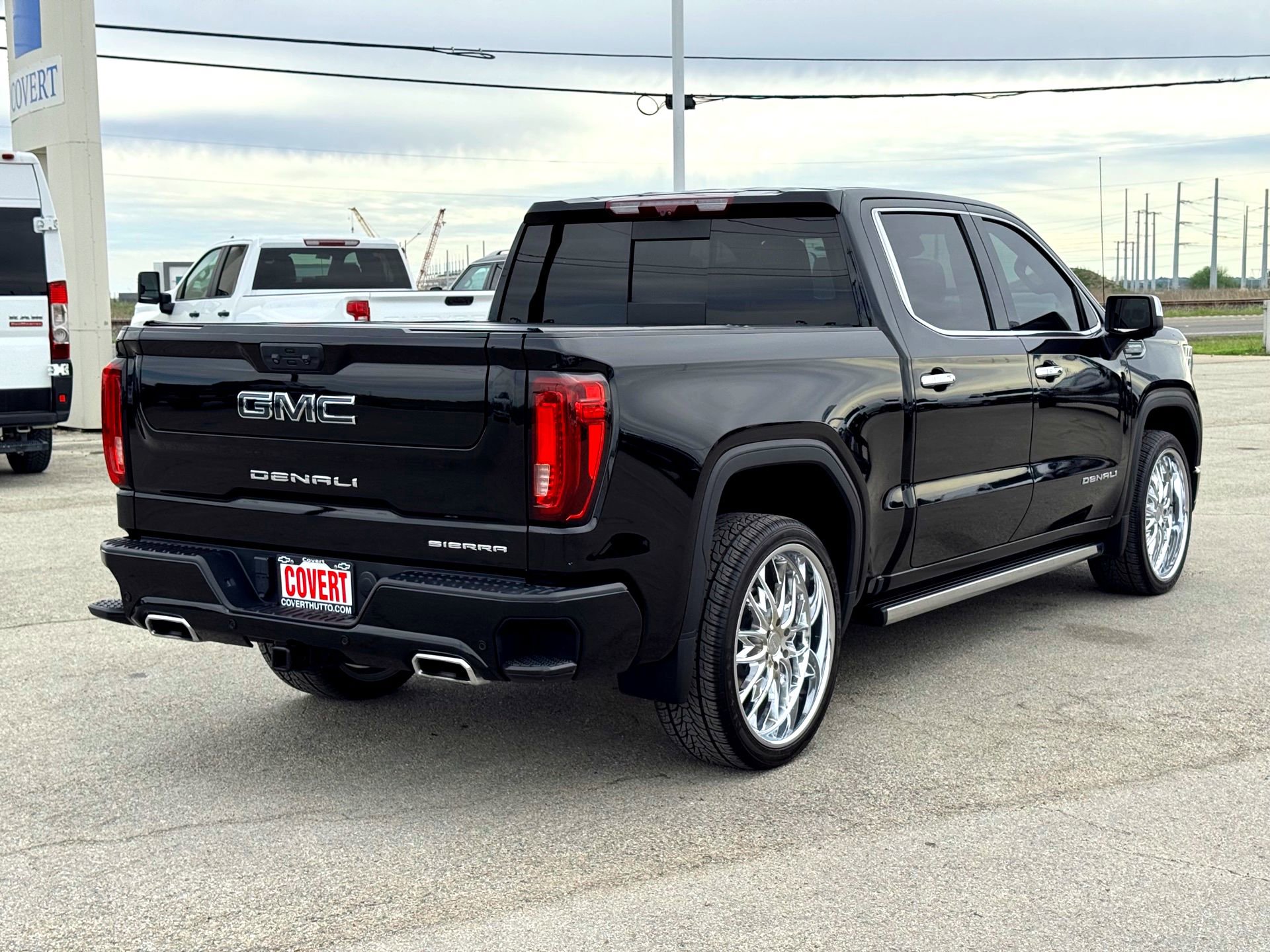 Used 2023 GMC Sierra 1500 Denali Ultimate AWD/4WD image 7