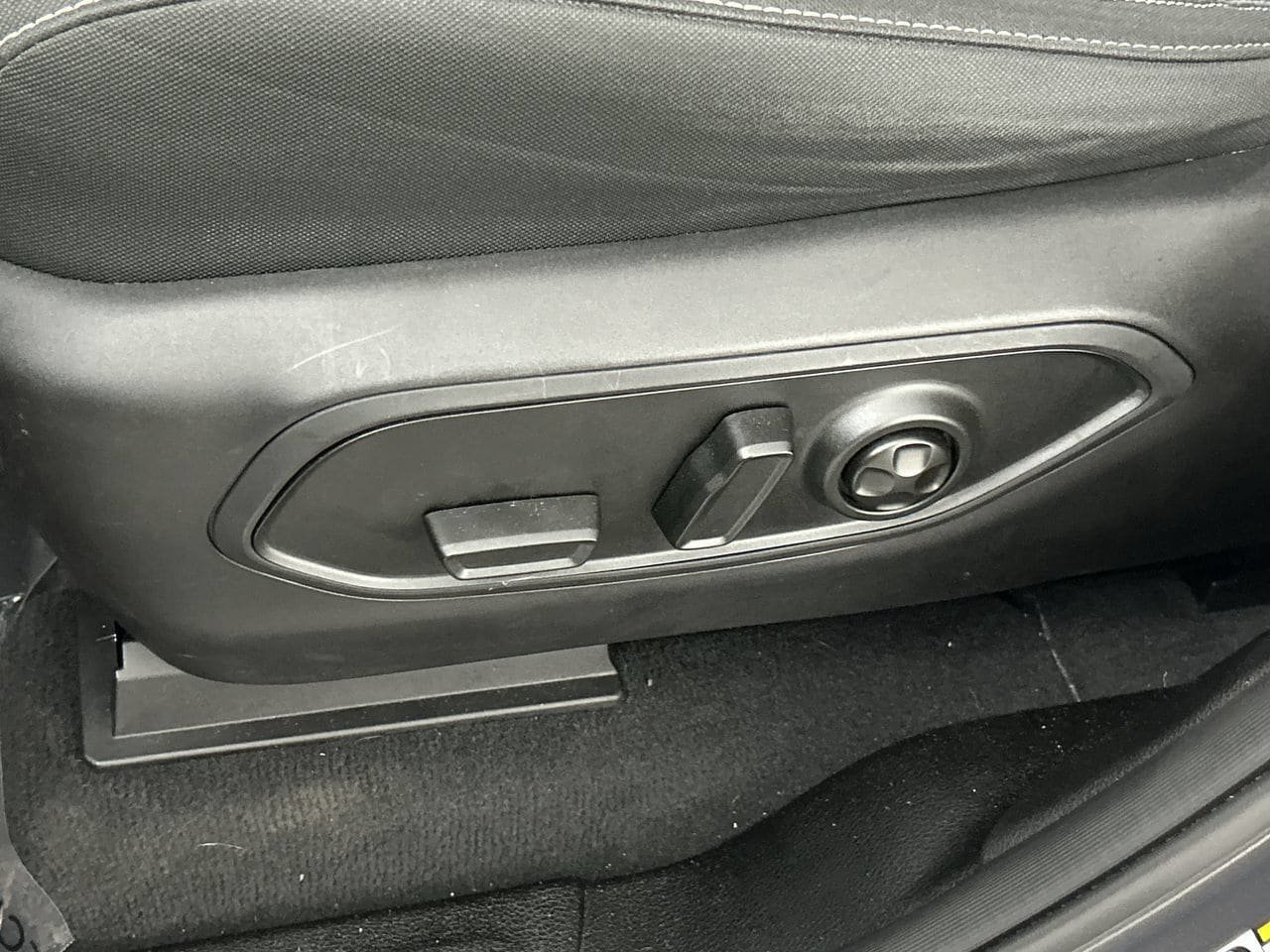 Used 2023 Jeep Grand Cherokee Laredo X RWD image 20