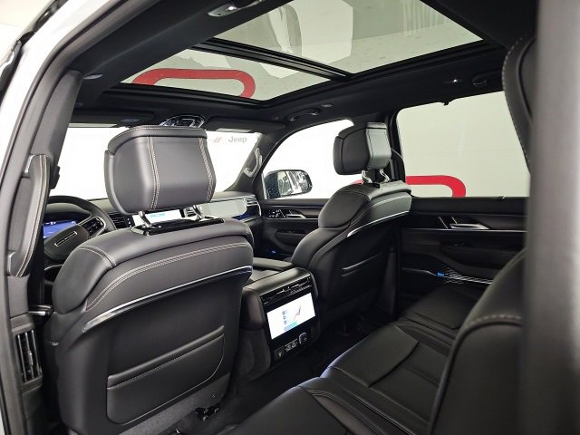 New 2026 Jeep Grand Wagoneer L Summit w/ Premium Group III image 9