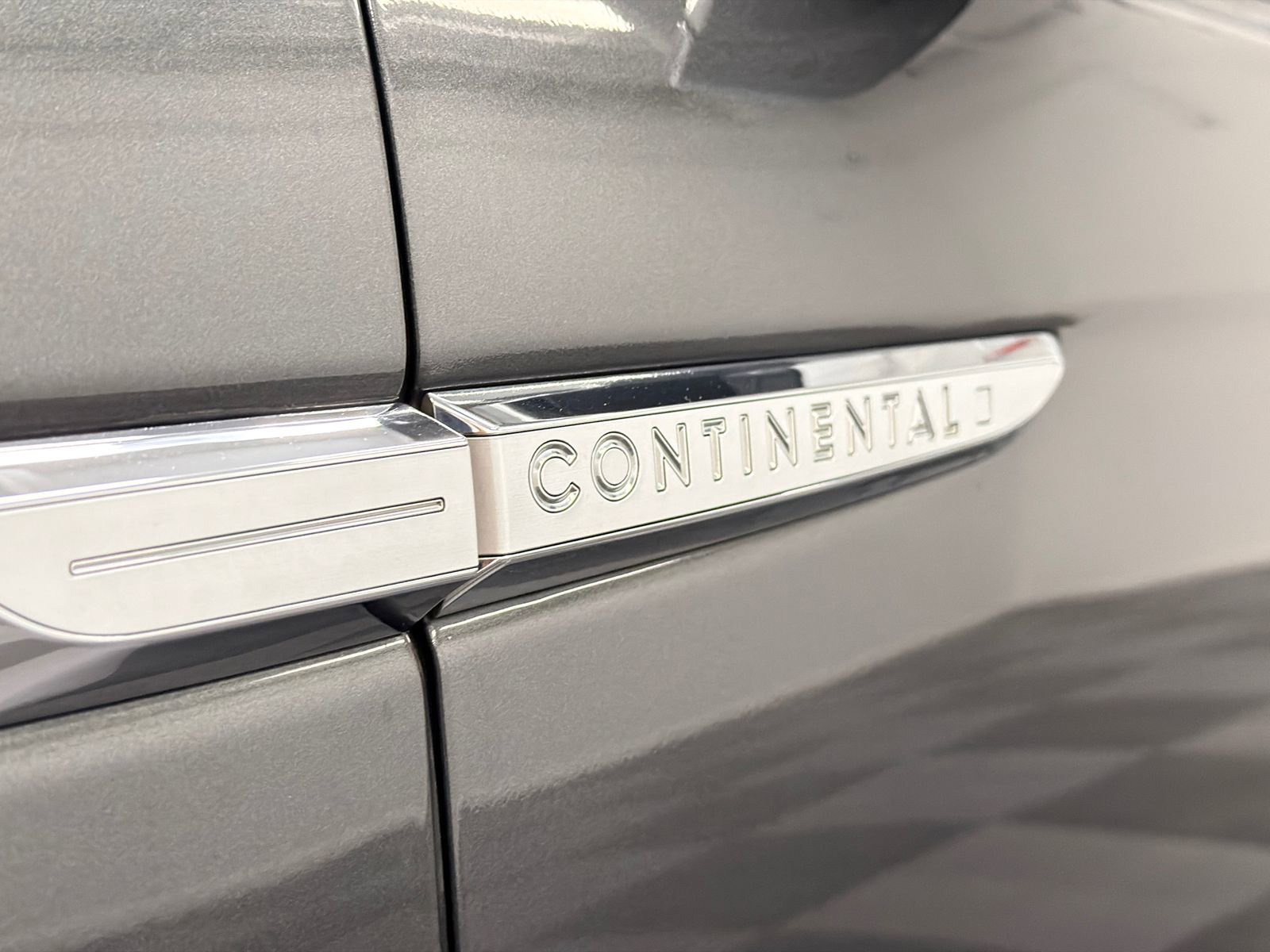 Used 2020 Lincoln Continental AWD w/ Premium Package image 14