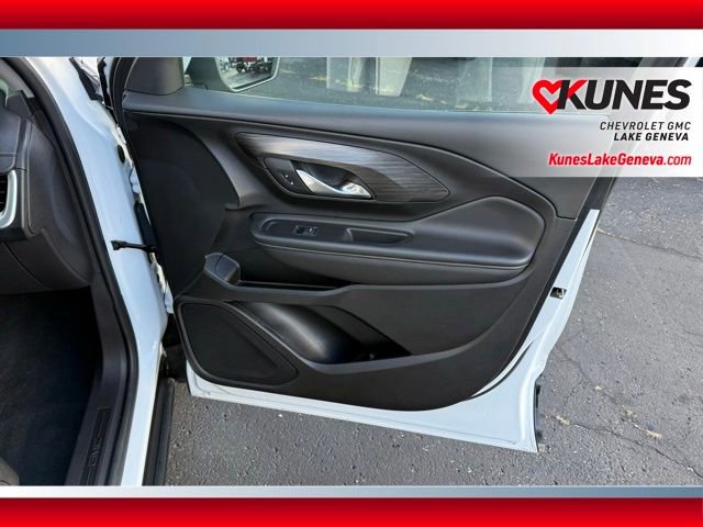 Used 2024 GMC Terrain SLT image 24
