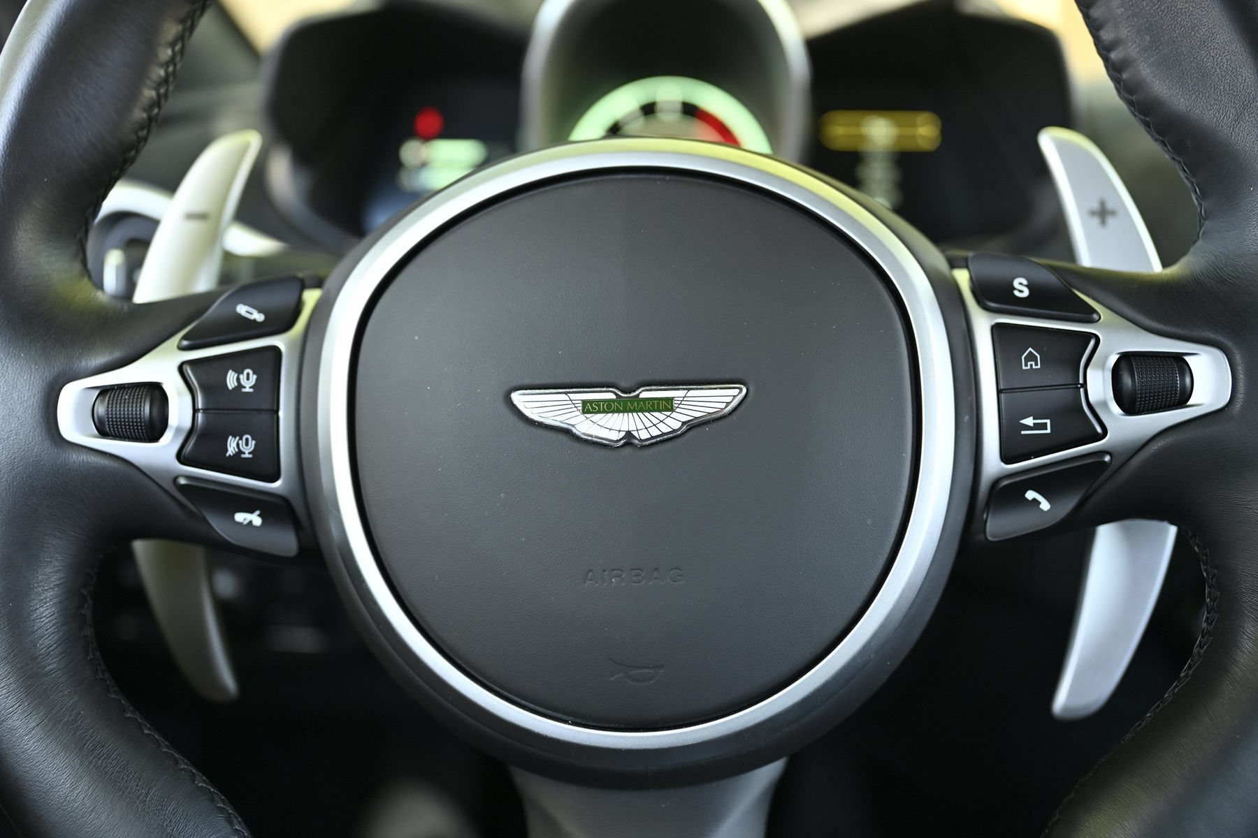 Used 2020 Aston Martin V8 Vantage Coupe RWD image 39