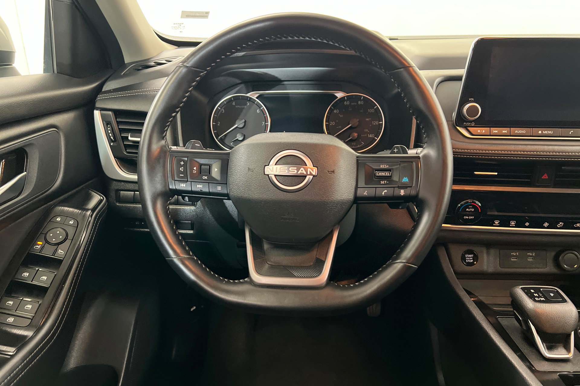 Used 2025 Nissan Rogue SV AWD/4WD image 12