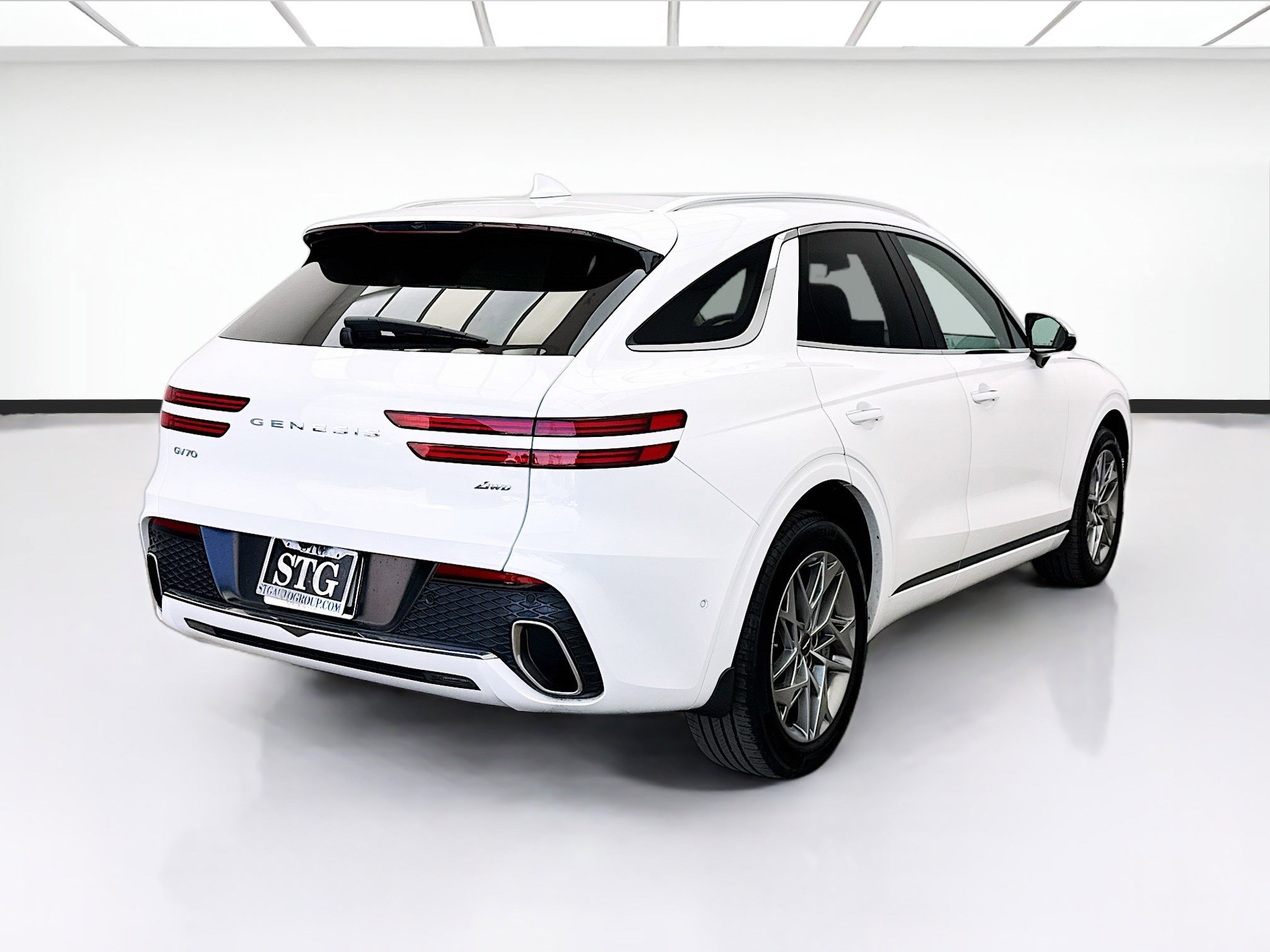 Used 2023 Genesis GV70 2.5T w/ Advanced Package AWD/4WD image 4