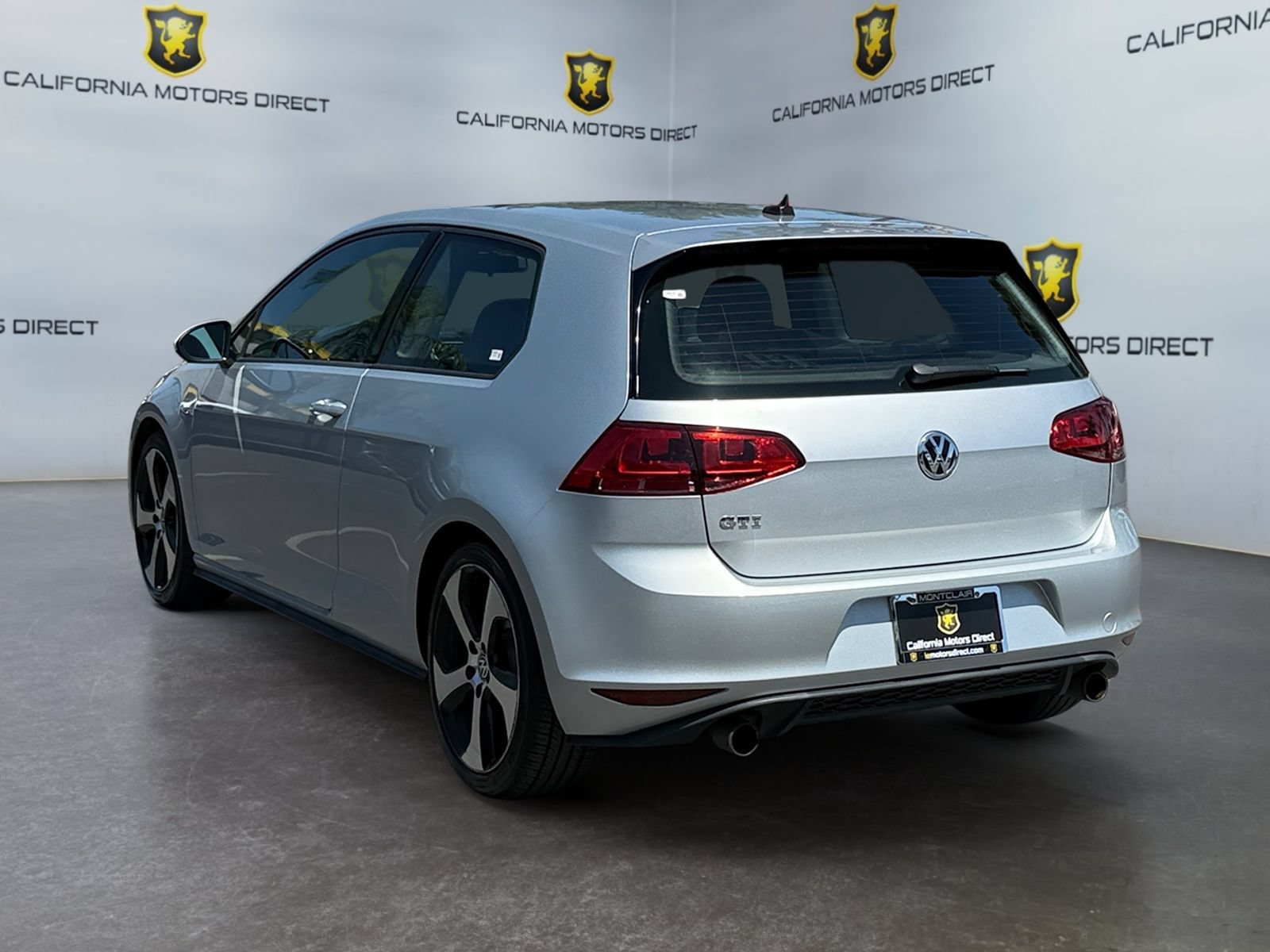 Used 2015 Volkswagen GTI SE FWD image 3