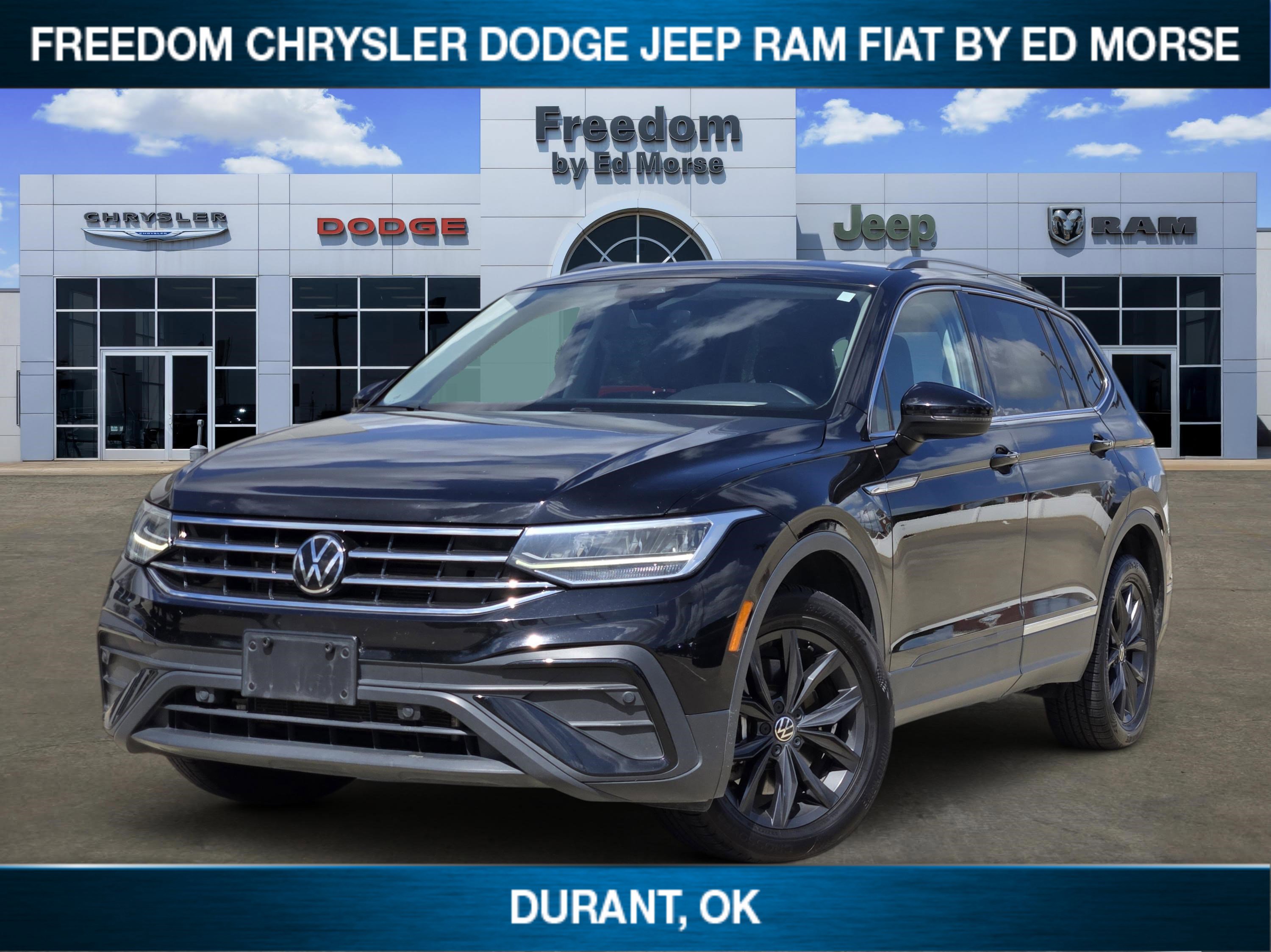 Used 2024 Volkswagen Tiguan SE FWD image 1