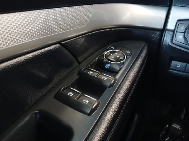Used 2017 Ford Explorer XLT w/ Equipment Group 202A AWD/4WD image 9