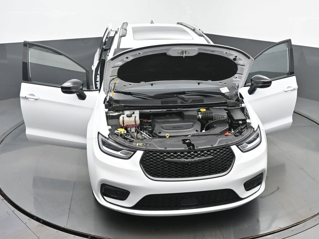 Used 2025 Chrysler Pacifica Limited image 62